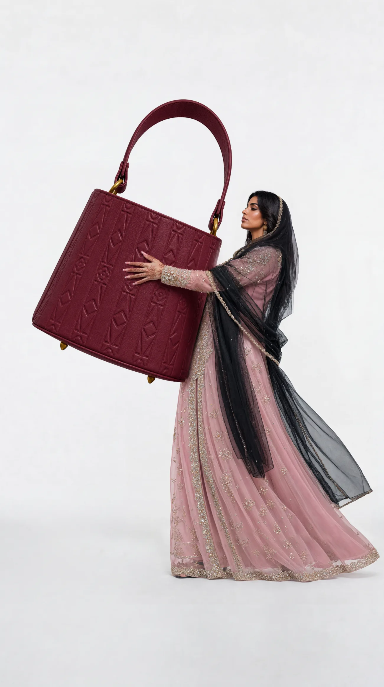 Art Post Office, the oversized tote carried on the street
