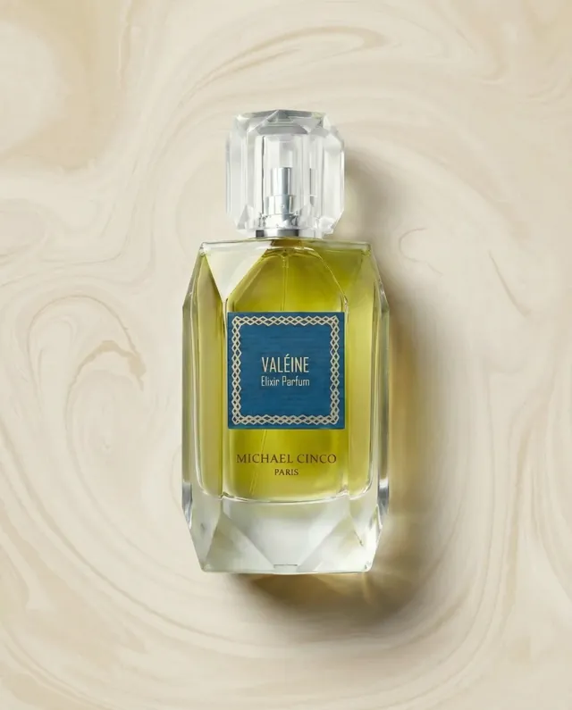 Valéine elixir parfum on a cream studio field